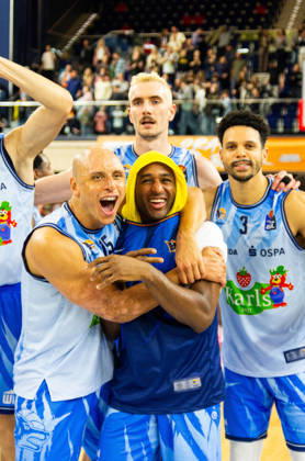15 Robin Amaize (Rostock Seawolves), 09 DeAndre Lansdowne (Rostock Seawolves), 03 Dominic Lockhart (Rostock Seawolves) und 07 Philipp Hartwich (Rostock Seawolves). Rostock Seawolves vs. Fitness First Würzburg Baskets, Stadthalle Rostock, easyCredit Basketball Bundesliga, 5. Spieltag, 10.10.2026 Rostock Seawolves vs. Fitness First Würzburg Baskets, Stadthalle Rostock, easyCredit Basketball Bundesliga, 5. Spieltag, Seawolves, Würzburg Baskets, Basketball 10.10.2026 Rostock Copyright: xHannesxAdelbergx