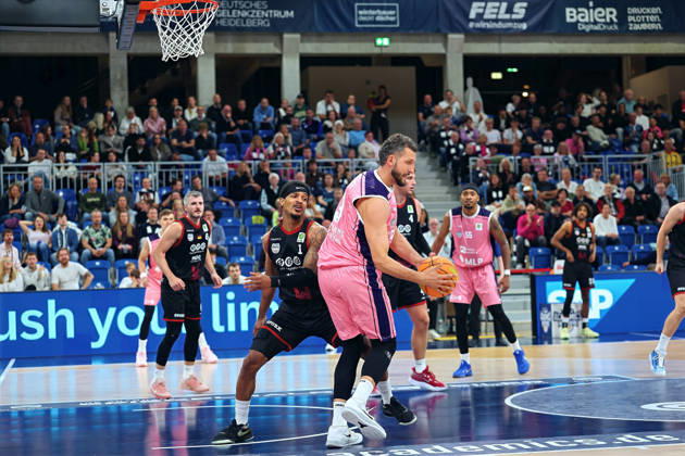 v.li.Marcus Evans (SBB Baskets Wolmirstedt, 1), Paul Zipser (MLP Academics Heidelberg, 09) GER BBL MLP Academics Heidelberg - SBB Baskets Wolmirstedt Basketball Barmer 2.Basketball Bundesliga ProA 4.Spieltag Saison 2026 2027 10.10.2026 GER MLP Academics Heidelberg - SBB Baskets Wolmirstedt, Basketball Barmer 2.Basketball Bundesliga ProA 4.Spieltag Saison 2026 2027 10.10.2026 Heidelberg Copyright: xEibner-Pressefoto JoergxHirschx EP_JHH