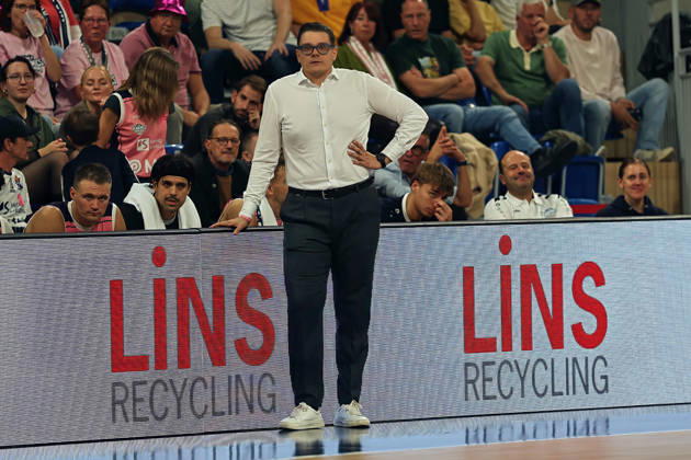 Carlo Finetti (MLP Academics Heidelberg, Head Couch) nachdenklich. GER BBL MLP Academics Heidelberg - SBB Baskets Wolmirstedt Basketball Barmer 2.Basketball Bundesliga ProA 4.Spieltag Saison 2026 2027 10.10.2026 GER MLP Academics Heidelberg - SBB Baskets Wolmirstedt, Basketball Barmer 2.Basketball Bundesliga ProA 4.Spieltag Saison 2026 2027 10.10.2026 Heidelberg Copyright: xEibner-Pressefoto JoergxHirschx EP_JHH