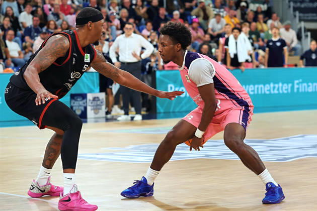 v.li.Kyndahl Huegel (SBB Baskets Wolmirstedt, 5),Chuck Harris (MLP Academics Heidelberg, 0) GER BBL MLP Academics Heidelberg - SBB Baskets Wolmirstedt Basketball Barmer 2.Basketball Bundesliga ProA 4.Spieltag Saison 2026 2027 10.10.2026 GER MLP Academics Heidelberg - SBB Baskets Wolmirstedt, Basketball Barmer 2.Basketball Bundesliga ProA 4.Spieltag Saison 2026 2027 10.10.2026 Heidelberg Copyright: xEibner-Pressefoto JoergxHirschx EP_JHH