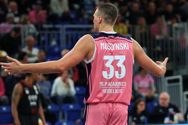Ryan Muszynski (MLP Academics Heidelberg, 33) gestikuliert mit den armen. GER BBL MLP Academics Heidelberg - SBB Baskets Wolmirstedt Basketball Barmer 2.Basketball Bundesliga ProA 4.Spieltag Saison 2026 2027 10.10.2026 GER MLP Academics Heidelberg - SBB Baskets Wolmirstedt, Basketball Barmer 2.Basketball Bundesliga ProA 4.Spieltag Saison 2026 2027 10.10.2026 Heidelberg Copyright: xEibner-Pressefoto JoergxHirschx EP_JHH