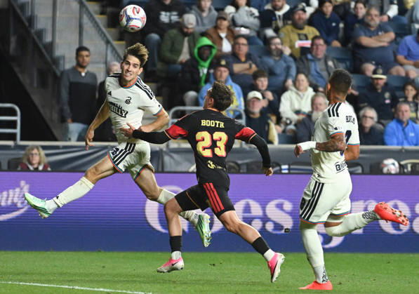 Philadelphia Union Vs Real Salt Lake - October 10, 2026 Milan Iloski 10 of the Philadelphia Union and Zach Booth 23 of Real Salt Lake challenge for the ball during the Major League Soccer 2026 match between Philadelphia Union and Real Salt Lake at Subaru Park in Chester, Pennsylvania, on October 10, 2026. Philadelphia United States  Copyright: xJackxMegawx originalFilename:megaw-philadel261010_npyQy.jpg