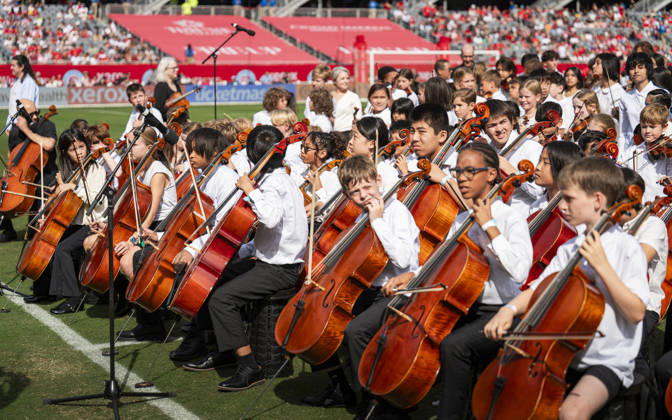 Chicago Fire FC V New York City FC - MLS, Fussball Herren, USA - October 10, 2026 A Chicagoland children s orchestra performs the National Anthem prior to the match between Chicago Fire FC and New York City FC at Soldier Field Stadium in Chicago, United States, on October 10, 2026. Chicago IL United States  Copyright: xRichardxNicholsx originalFilename:nichols-chicagof261010_npeZg.jpg