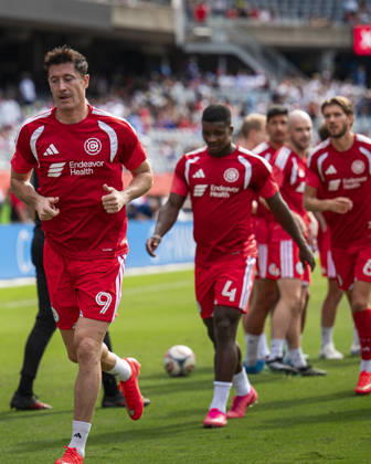 Chicago Fire FC V New York City FC - MLS, Fussball Herren, USA - October 10, 2026 Robert Lewandowski ( 9) of Chicago Fire FC leads the team off after pre-game warmups before the match between Chicago Fire FC and New York City FC at Soldier Field Stadium in Chicago, United States, on October 10, 2026. Chicago IL United States  Copyright: xRichardxNicholsx originalFilename:nichols-chicagof261010_npPvT.jpg