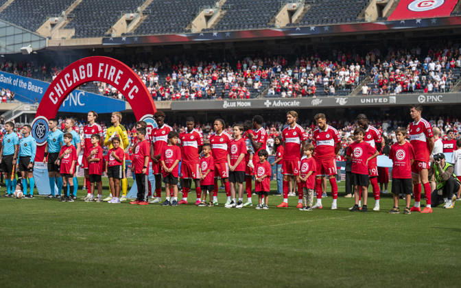 Chicago Fire FC V New York City FC - MLS, Fussball Herren, USA - October 10, 2026 Jack Elliott ( 3) and the Chicago Fire FC team line up, Mannschaftsbild, Totale for the National Anthem before the match between Chicago Fire FC and New York City FC at Soldier Field Stadium in Chicago, United States, on October 10, 2026. Chicago IL United States  Copyright: xRichardxNicholsx originalFilename:nichols-chicagof261010_npgLb.jpg