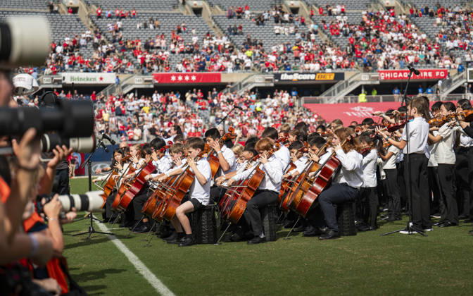 Chicago Fire FC V New York City FC - MLS, Fussball Herren, USA - October 10, 2026 A Chicagoland children s orchestra performs the National Anthem prior to the match between Chicago Fire FC and New York City FC at Soldier Field Stadium in Chicago, United States, on October 10, 2026. Chicago IL United States  Copyright: xRichardxNicholsx originalFilename:nichols-chicagof261010_npgyP.jpg