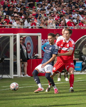 Chicago Fire FC V New York City FC - MLS, Fussball Herren, USA - October 10, 2026 Jack Elliott ( 3) of Chicago Fire FC presses an opponent during the match between Chicago Fire FC and New York City FC at Soldier Field Stadium in Chicago, United States, on October 10, 2026. Chicago IL United States  Copyright: xRichardxNicholsx originalFilename:nichols-chicagof261010_np7pz.jpg