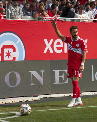 Chicago Fire FC V New York City FC - MLS, Fussball Herren, USA - October 10, 2026 Philip Zinckernagel ( 11) of Chicago Fire FC takes a corner during the match between Chicago Fire FC and New York City FC at Soldier Field Stadium in Chicago, United States, on October 10, 2026. Chicago IL United States  Copyright: xRichardxNicholsx originalFilename:nichols-chicagof261010_npSSC.jpg
