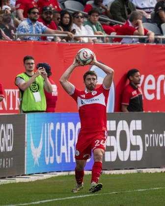 Chicago Fire FC V New York City FC - MLS, Fussball Herren, USA - October 10, 2026 Jonathan Dean ( 24) of Chicago Fire FC takes a throw-in during the match between Chicago Fire FC and New York City FC at Soldier Field Stadium in Chicago, United States, on October 10, 2026. Chicago IL United States  Copyright: xRichardxNicholsx originalFilename:nichols-chicagof261010_npthM.jpg