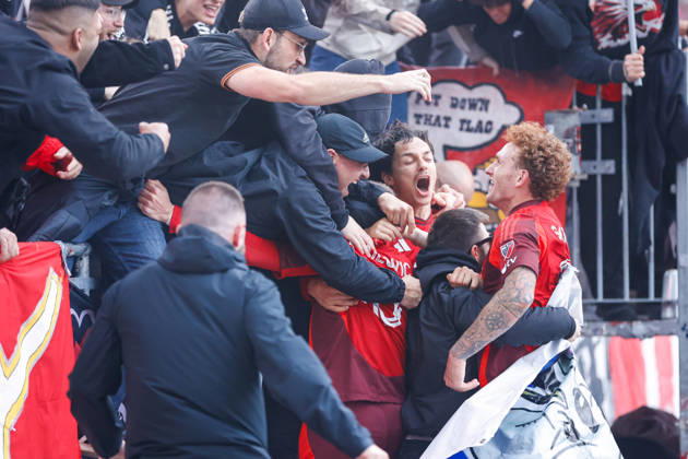 Toronto FC v CF Montreal Djordje Mihailovic 10, Daniel Salloi 20 (C) and Josh Sargent 9 (R) of Toronto FC celebrate a winning goal with fans during a Major League Soccer game against CF Montreal at BMO Field in Toronto, Ontario, Canada, on October 10, 2026. Toronto Ontario Canada  Copyright: xIndrawanxKumalax originalFilename:kumala-majorlea261010_np9M2.jpg