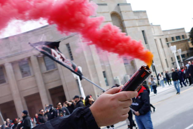 Toronto FC v CF Montreal Toronto FC fans march toward BMO Field while burning a flare before the start of a Major League Soccer game between Toronto FC and CF Montreal in Toronto, Ontario, Canada, on October 10, 2026. Toronto Ontario Canada  Copyright: xIndrawanxKumalax originalFilename:kumala-majorlea261010_npwAq.jpg