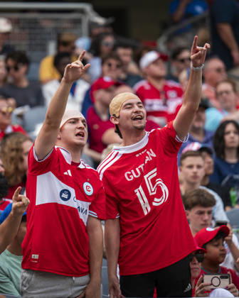 Chicago Fire FC V New York City FC - MLS, Fussball Herren, USA - October 10, 2026 Andrew Gutman ( 15) of Chicago Fire FC fans during the match between Chicago Fire FC and New York City FC at Soldier Field Stadium in Chicago, United States, on October 10, 2026. Chicago IL United States  Copyright: xRichardxNicholsx originalFilename:nichols-chicagof261010_npb2j.jpg