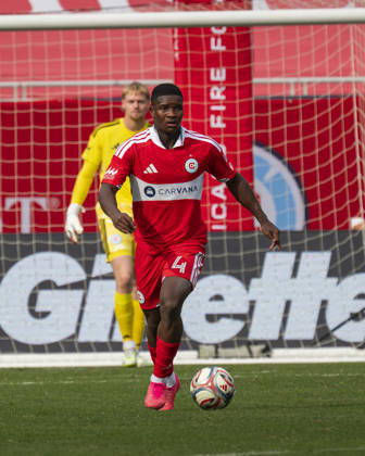 Chicago Fire FC V New York City FC - MLS, Fussball Herren, USA - October 10, 2026 Mbekezeli Mbokazi ( 4) of Chicago Fire FC is in action during the match between Chicago Fire FC and New York City FC at Soldier Field Stadium in Chicago, United States, on October 10, 2026. Chicago IL United States  Copyright: xRichardxNicholsx originalFilename:nichols-chicagof261010_npbDi.jpg