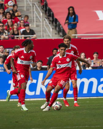 Chicago Fire FC V New York City FC - MLS, Fussball Herren, USA - October 10, 2026 Johan Gomez ( 18) of Chicago Fire FC is in action during the match between Chicago Fire FC and New York City FC at Soldier Field Stadium in Chicago, United States, on October 10, 2026. Chicago IL United States  Copyright: xRichardxNicholsx originalFilename:nichols-chicagof261010_npfgw.jpg