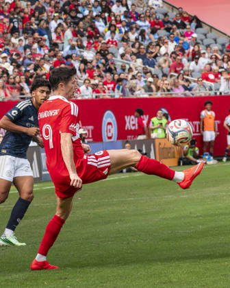 Chicago Fire FC V New York City FC - MLS, Fussball Herren, USA - October 10, 2026 Robert Lewandowski ( 9) of Chicago Fire FC is in action during the match between Chicago Fire FC and New York City FC at Soldier Field Stadium in Chicago, United States, on October 10, 2026. Chicago IL United States  Copyright: xRichardxNicholsx originalFilename:nichols-chicagof261010_npHfK.jpg