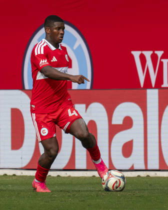 Chicago Fire FC V New York City FC - MLS, Fussball Herren, USA - October 10, 2026 Mbekezeli Mbokazi ( 4) of Chicago Fire FC is in action during the match between Chicago Fire FC and New York City FC at Soldier Field Stadium in Chicago, United States, on October 10, 2026. Chicago IL United States  Copyright: xRichardxNicholsx originalFilename:nichols-chicagof261010_npmLJ.jpg
