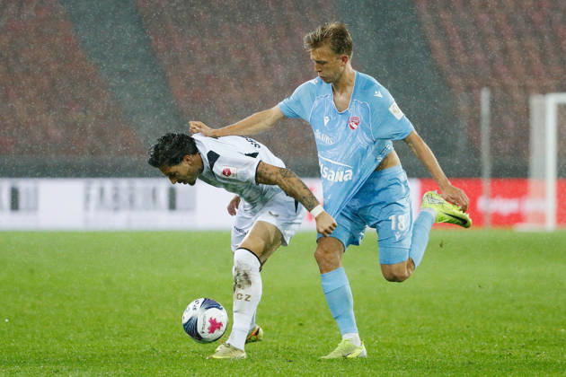 10.10.2026 Zuerich, SCHWEIZ, Stadion Letzigrund Zuerich, Herren Fussball Super League FC Zuerich - FC Thun Kevin Spadanuda (li,FCZ) gegen Tom Strannegard (FC Thun)