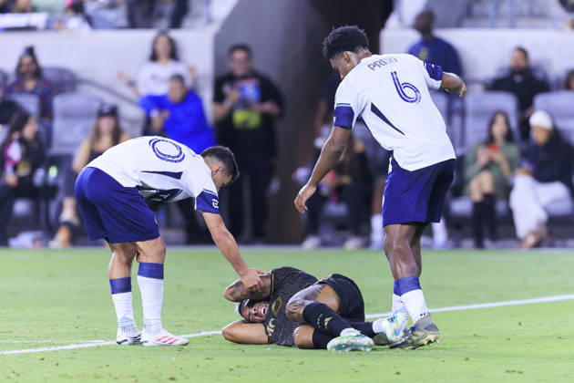 October 10, 2026, Los Angeles, California, USA: Andres Cubas 20 and Ralph Priso-Mbongue 6 of the Vancouver Whitecaps check on Denis Bouanga 99 of the Los Angeles Football Club after a head collision during their regular season MLS, Fussball Herren, USA game on Saturday October 10, 2026 at the BMO Stadium in Los Angeles, California. LAFC tie with Whitecaps, 1-1. ARIANA RUIZ PI Los Angeles USA - ZUMAp124 20261010_zaa_p124_015 Copyright: xArianaxRuizx