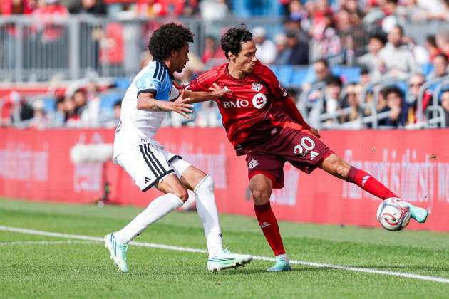 Toronto FC v CF Montreal Daniel Salloi 20 of Toronto FC (R) controls the ball during a Major League Soccer game between Toronto FC and CF Montreal at BMO Field in Toronto, Ontario, Canada, on October 10, 2026. Toronto Ontario Canada  Copyright: xIndrawanxKumalax originalFilename:kumala-majorlea261010_npL4g.jpg