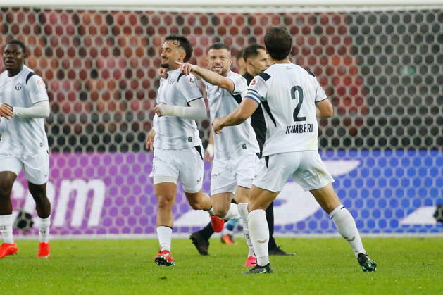 10.10.2026 Zuerich, SCHWEIZ, Stadion Letzigrund Zuerich, Herren Fussball Super League FC Zuerich - FC Thun Torjubel Bledian Krasniqi, Valon Berisha und Lindrit Kamberi (FCZ)
