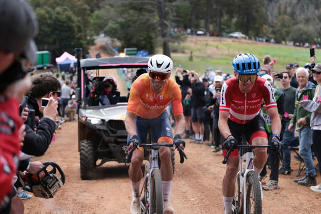 2026 UCI Gravel World Championships Picture by James Raison SWpix.com - 11 10 2026 - Cycling - 2026 UCI Gravel World Championships - Nannup, Western Australia, Australia - Men™s Elite - Lukas Pöstlberger (Austria), Peter Schulting (Netherlands) Copyright: x xSWpix.comx(t axPhotographyxHubxLtd)xJamesxRaison SWpix.comx SWP-3030-24579