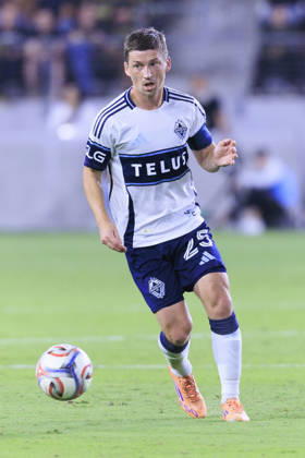 October 10, 2026, Los Angeles, California, USA: Ryan Gauld 25 of the Vancouver Whitecaps during their regular season MLS, Fussball Herren, USA game against the Los Angeles Football Club on Saturday October 10, 2026 at the BMO Stadium in Los Angeles, California. LAFC tie with Whitecaps, 1-1. ARIANA RUIZ PI Los Angeles USA - ZUMAp124 20261010_zaa_p124_021 Copyright: xArianaxRuizx