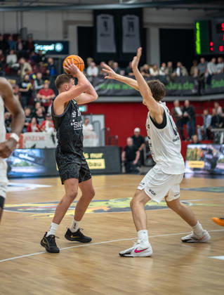 Artland Dragons - Tigers Tübingen. Quakenbrück, Niedersachsen, Deutschland, 10.10.2026. Basketball, BARMER 2. Basketball Bundesliga ProA, 4. Spieltag, Saison 2026 2027, in der Artland Arena. Die Tigers Tübingen gewinnen mit 92:86 gegen die Artland Dragons. For editorial use only. Artland Dragons - Tigers Tübingen, Basketball ProA Quakenbrück Copyright: xEibner-Pressefotox EP_EER