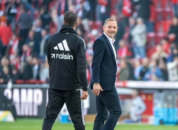 Fußball, Herren, Saison 2026 2027, 1. Bundesliga (5. Spieltag), 1. FC Union Berlin - SV 07 Elversberg, Trainer Mauro Lustrinelli (1. FC Union Berlin), Jubel nach dem Abpfiff, 10.10.2026, Copyright: xMatthiasxKochx