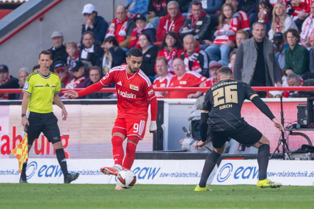 Fußball, Herren, Saison 2026 2027, 1. Bundesliga (5. Spieltag), 1. FC Union Berlin - SV 07 Elversberg (1:0), v. l. Livan Burcu (1. FC Union Berlin), Luca Sirch (SV Elversberg), 10.10.2026, Copyright: xMatthiasxKochx