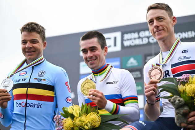 2026 UCI Gravel World Championships Picture by Zac Williams SWpix.com - 11 10 2026 - Cycling - 2026 UCI Gravel World Championships - Nannup, Western Australia, Australia - Men™s Elite Podium - Magnus Bak Klaris (Denmark) wins the Gold Medal to become World Champion with Florian Vermeersch (Belgium) receiving the Silver Medal and Connor Swift (Great Britain) receiving the Bronze Medal Copyright: x xSWpix.comx(t axPhotographyxHubxLtd)xZacxWilliams SWpix.comx SWP-3030-24623
