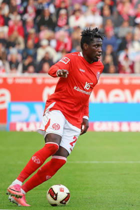 Mainz, Deutschland 10. Oktober 2026: 1. Bundesliga - 2026 2027 - 5. Spieltag - 1. FSV Mainz 05 gegen Bayer 04 Leverkusen Im Bild: Danny da Costa (M05) dribbelt mit dem Ball durchs Mittelfeld. DFL regulations prohibit any use of photographs as image sequences and or quasi-video Mewa Arena Rheinland - Pfalz Copyright: xFotostandx xRacochax