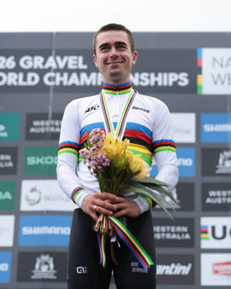 2026 UCI Gravel World Championships Picture by James Raison SWpix.com - 11 10 2026 - Cycling - 2026 UCI Gravel World Championships - Nannup, Western Australia, Australia - Men™s Elite Podium - Magnus Bak Klaris (Denmark) wins the Gold Medal to become World Champion Copyright: x xSWpix.comx(t axPhotographyxHubxLtd)xJamesxRaison SWpix.comx SWP-3030-24624