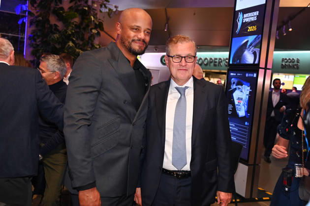 v.li:Trainer Vincent KOMPANY (Bayern Muenchen), Jan Christian DREESEN (Vorstandsvorsitzender FCB) Bayerischer Sportpreis 2026 in der BMW Welt, Roter Teppich,Red Carpet am 10.10.2026