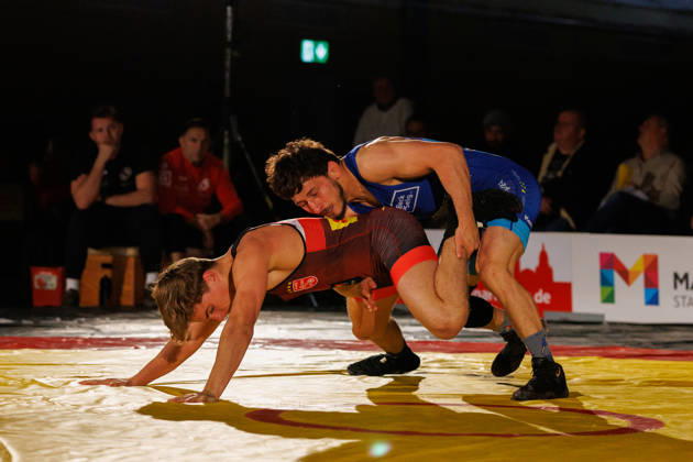 DRB BIRTAT Bundesliga, 6. Wettkampftag, ASV Mainz 88 - KG Baienfurt Ravensburg, Mainz, 10.10.2026 Kampf zwischen John Keterling (rot, ASV Mainz 88) Norik Harutyunyan (blau, KG Baienfurt Ravensburg), Freistil bis 61 kg DRB BIRTAT Bundesliga, 6. Wettkampftag, ASV Mainz 88 - KG Baienfurt Ravensburg, Sporthalle am großen Sand, Mainz, 10.10.2026 Copyright: xBEAUTIFULxSPORTS Hahnex