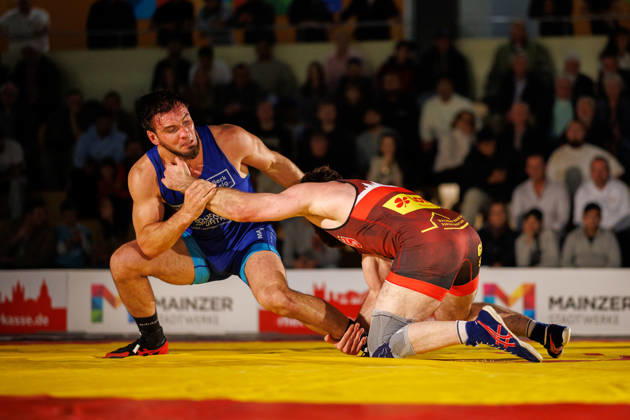 DRB BIRTAT Bundesliga, 6. Wettkampftag, ASV Mainz 88 - KG Baienfurt Ravensburg, Mainz, 10.10.2026 Kampf ziwschen Malik Shavaev (rot, ASV Mainz 88) gegen Radu Lefter (blau, KG Baienfurt Ravensburg). 98kg Freistil DRB BIRTAT Bundesliga, 6. Wettkampftag, ASV Mainz 88 - KG Baienfurt Ravensburg, Sporthalle am großen Sand, Mainz, 10.10.2026 Copyright: xBEAUTIFULxSPORTS Hahnex