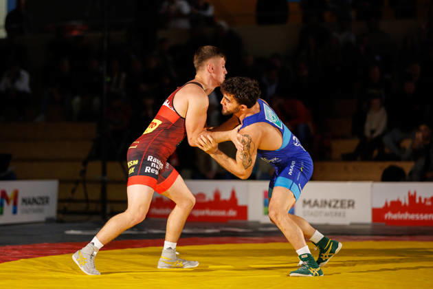 DRB BIRTAT Bundesliga, 6. Wettkampftag, ASV Mainz 88 - KG Baienfurt Ravensburg, Mainz, 10.10.2026 Kampf zwischen Calvin Stiller (rot, ASV Mainz 88) gegen Rashad Orujevi (blau, KG Baienfurt Ravensburg), 66kg Griechisch-Roemischer Stil DRB BIRTAT Bundesliga, 6. Wettkampftag, ASV Mainz 88 - KG Baienfurt Ravensburg, Sporthalle am großen Sand, Mainz, 10.10.2026 Copyright: xBEAUTIFULxSPORTS Hahnex