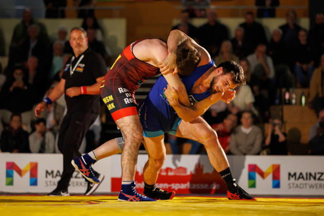 DRB BIRTAT Bundesliga, 6. Wettkampftag, ASV Mainz 88 - KG Baienfurt Ravensburg, Mainz, 10.10.2026 Kampf ziwschen Malik Shavaev (rot, ASV Mainz 88) gegen Radu Lefter (blau, KG Baienfurt Ravensburg). 98kg Freistil DRB BIRTAT Bundesliga, 6. Wettkampftag, ASV Mainz 88 - KG Baienfurt Ravensburg, Sporthalle am großen Sand, Mainz, 10.10.2026 Copyright: xBEAUTIFULxSPORTS Hahnex