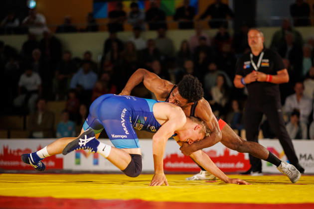 DRB BIRTAT Bundesliga, 6. Wettkampftag, ASV Mainz 88 - KG Baienfurt Ravensburg, Mainz, 10.10.2026 Kampf zwischen Andre Clarke (rot, ASV Mainz 88) gegen Ruwen Hund (blau, KG Baienfurt Ravensburg), 71kg Freistil DRB BIRTAT Bundesliga, 6. Wettkampftag, ASV Mainz 88 - KG Baienfurt Ravensburg, Sporthalle am großen Sand, Mainz, 10.10.2026 Copyright: xBEAUTIFULxSPORTS Hahnex