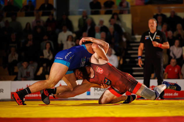 DRB BIRTAT Bundesliga, 6. Wettkampftag, ASV Mainz 88 - KG Baienfurt Ravensburg, Mainz, 10.10.2026 Kampf ziwschen Malik Shavaev (rot, ASV Mainz 88) gegen Radu Lefter (blau, KG Baienfurt Ravensburg). 98kg Freistil DRB BIRTAT Bundesliga, 6. Wettkampftag, ASV Mainz 88 - KG Baienfurt Ravensburg, Sporthalle am großen Sand, Mainz, 10.10.2026 Copyright: xBEAUTIFULxSPORTS Hahnex