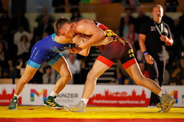 DRB BIRTAT Bundesliga, 6. Wettkampftag, ASV Mainz 88 - KG Baienfurt Ravensburg, Mainz, 10.10.2026 Kampf zwischen Calvin Stiller (rot, ASV Mainz 88) gegen Rashad Orujevi (blau, KG Baienfurt Ravensburg), 66kg Griechisch-Roemischer Stil DRB BIRTAT Bundesliga, 6. Wettkampftag, ASV Mainz 88 - KG Baienfurt Ravensburg, Sporthalle am großen Sand, Mainz, 10.10.2026 Copyright: xBEAUTIFULxSPORTS Hahnex
