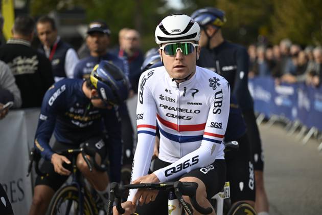 Paris Tours 2026 Cycling Race TOURS, FRANCE - OCTOBER 11 : Wright Fred (GBR) of Pinarello - Q36.5 Pro Cycling Team during the 120th edition of Paris Tours an UCI ProSeries 1.Pro one day cycling road race for Men Elite of 216.2 km with start in Chartres and finish in Tours on October 11, 2026 in Tours, France, 11 10 2026 ( Motordriver Guy De Vuyst - Tours France  Copyright: xNicoxVereeckenx