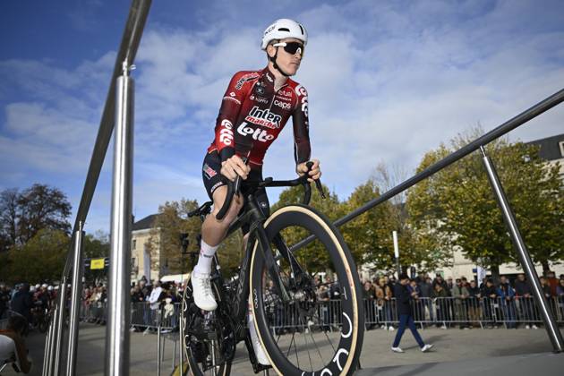 Paris Tours 2026 Cycling Race TOURS, FRANCE - OCTOBER 11 : Berckmoes Jenno (BEL) of Lotto - Intermarche during the 120th edition of Paris Tours an UCI ProSeries 1.Pro one day cycling road race for Men Elite of 216.2 km with start in Chartres and finish in Tours on October 11, 2026 in Tours, France, 11 10 2026 ( Motordriver Guy De Vuyst - Tours France  Copyright: xNicoxVereeckenx
