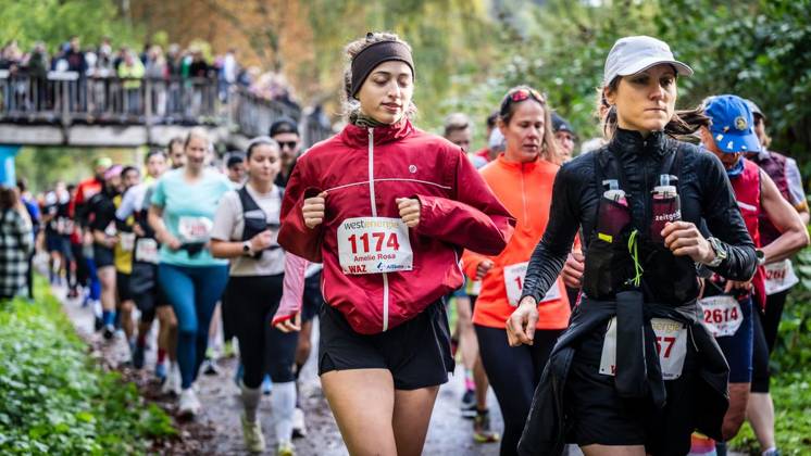 Marathon am Baldeneysee in Essen ** NUR FÜR REDAKTIONELLE ZWECKE ** EDITORIAL USE ONLY **<p>Rund 1800 Läufer begeben sich am Sonntagmorgen, 11.10.2026, im Rahmenprogramm des Mararthons am Baldeneysee auf eine gut 18 Kilometer lange Seerunde. Deutschland NRW Essen Copyright: MartinxMöller