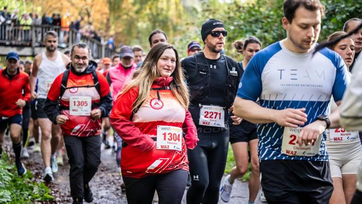Marathon am Baldeneysee in Essen ** NUR FÜR REDAKTIONELLE ZWECKE ** EDITORIAL USE ONLY **<p>Rund 1800 Läufer begeben sich am Sonntagmorgen, 11.10.2026, im Rahmenprogramm des Mararthons am Baldeneysee auf eine gut 18 Kilometer lange Seerunde. Deutschland NRW Essen Copyright: MartinxMöller