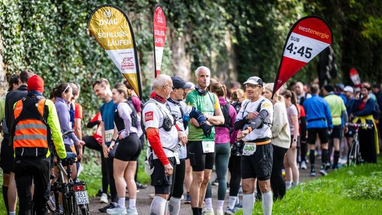 Marathon am Baldeneysee in Essen ** NUR FÜR REDAKTIONELLE ZWECKE ** EDITORIAL USE ONLY **<p>Rund 1800 Läufer begeben sich am Sonntagmorgen, 11.10.2026, im Rahmenprogramm des Mararthons am Baldeneysee auf eine gut 18 Kilometer lange Seerunde. Deutschland NRW Essen Copyright: MartinxMöller