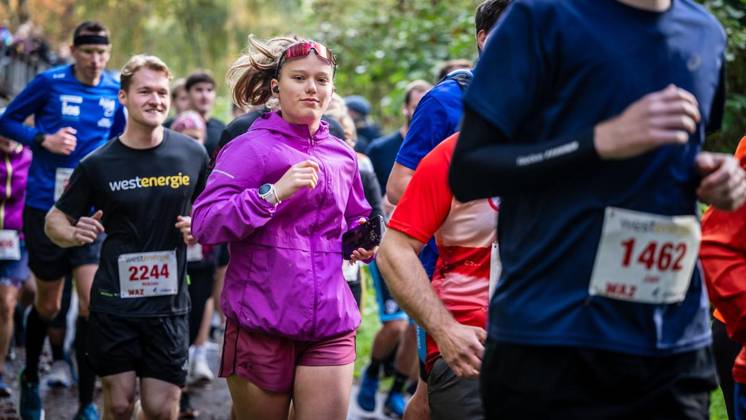 Marathon am Baldeneysee in Essen ** NUR FÜR REDAKTIONELLE ZWECKE ** EDITORIAL USE ONLY **<p>Rund 1800 Läufer begeben sich am Sonntagmorgen, 11.10.2026, im Rahmenprogramm des Mararthons am Baldeneysee auf eine gut 18 Kilometer lange Seerunde. Deutschland NRW Essen Copyright: MartinxMöller