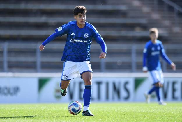 Schalke 04 U19 - Fortuna Düsseldorf U19 ** NUR FÜR REDAKTIONELLE ZWECKE ** EDITORIAL USE ONLY **<p>Fußball U19 DFB-Nachwuchsliga - Vorrunde Gruppe H 7.SPIELTAG: Schalke 04 U19 - Fortuna Düsseldorf U19 am 11.10.2026 im Parkstadion in Gelsenkirchen Arian Güzel ( Schalke 04 U19 ) Deutschland Nordrhein-Westfalen Gelsenkirchen Copyright: ThorstenxTillmann