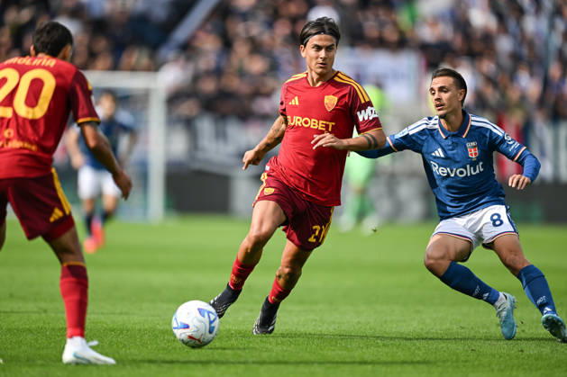 Paulo Dybala of AS Roma in action during the Serie A soccer match between Como Calcio and AS Roma at the Giuseppe Sinigaglia stadium in Como, north Italy - October 11, 2026 - Soccer.  Copyright: xTizianoxBallabio LaPressex