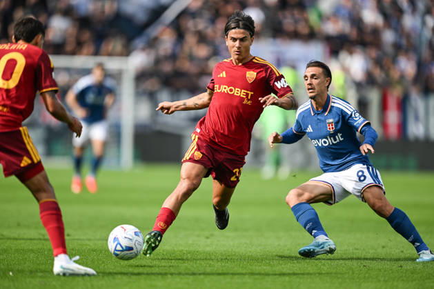 Paulo Dybala of AS Roma in action during the Serie A soccer match between Como Calcio and AS Roma at the Giuseppe Sinigaglia stadium in Como, north Italy - October 11, 2026 - Soccer.  Copyright: xTizianoxBallabio LaPressex