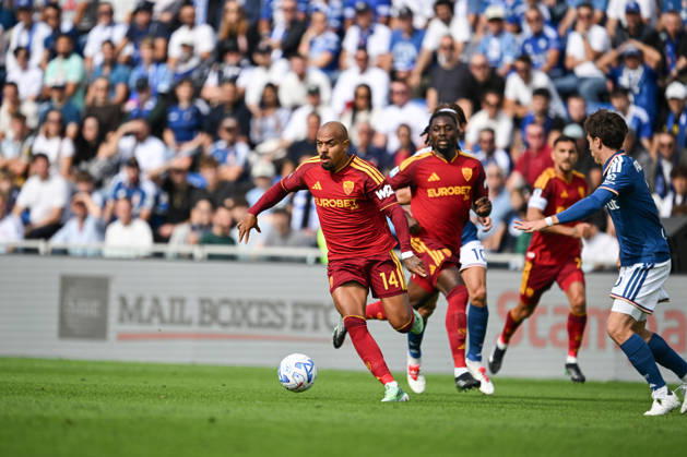 Donyell Malen of AS Roma in action during the Serie A soccer match between Como Calcio and AS Roma at the Giuseppe Sinigaglia stadium in Como, north Italy - October 11, 2026 - Soccer.  Copyright: xTizianoxBallabio LaPressex